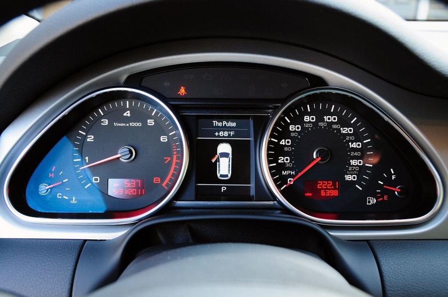 Панель приборов Audi Q7 3.0T Quattro S-Line (4L) 2011 года  (NA) (фото 29 из 46)